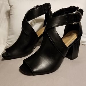 Nwt apt 9 heels
